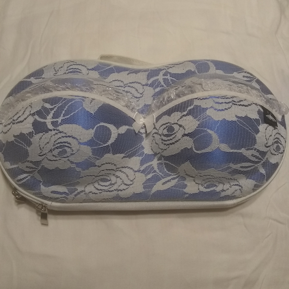 Jacky's Traveling bra case